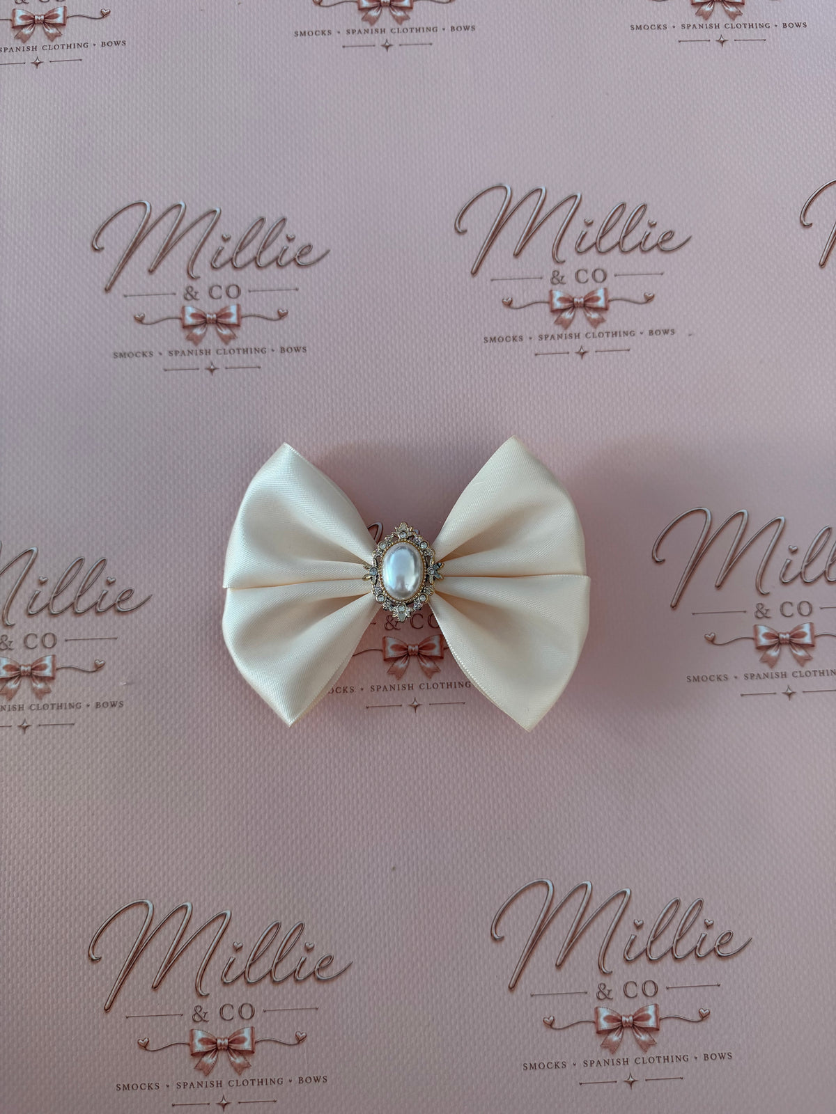 Cream Classic Big Clip